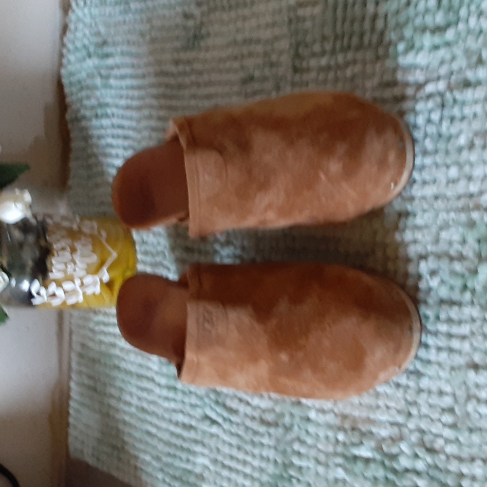 Mules UGG size 7 W - Picture 3 of 6